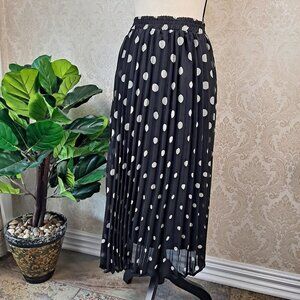 Truly 4 You Size Medium Black Pleated White Polka Dot Skirt Elastic Waist NWT